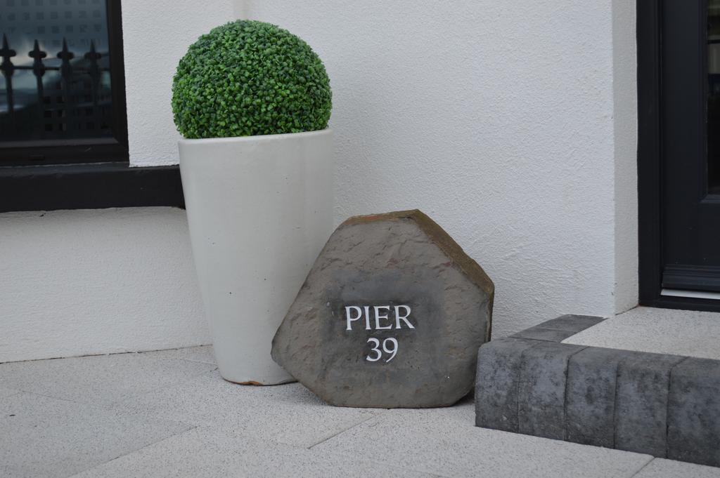 Pier39Portrush Adult Only Acomodação com café da manhã Exterior foto